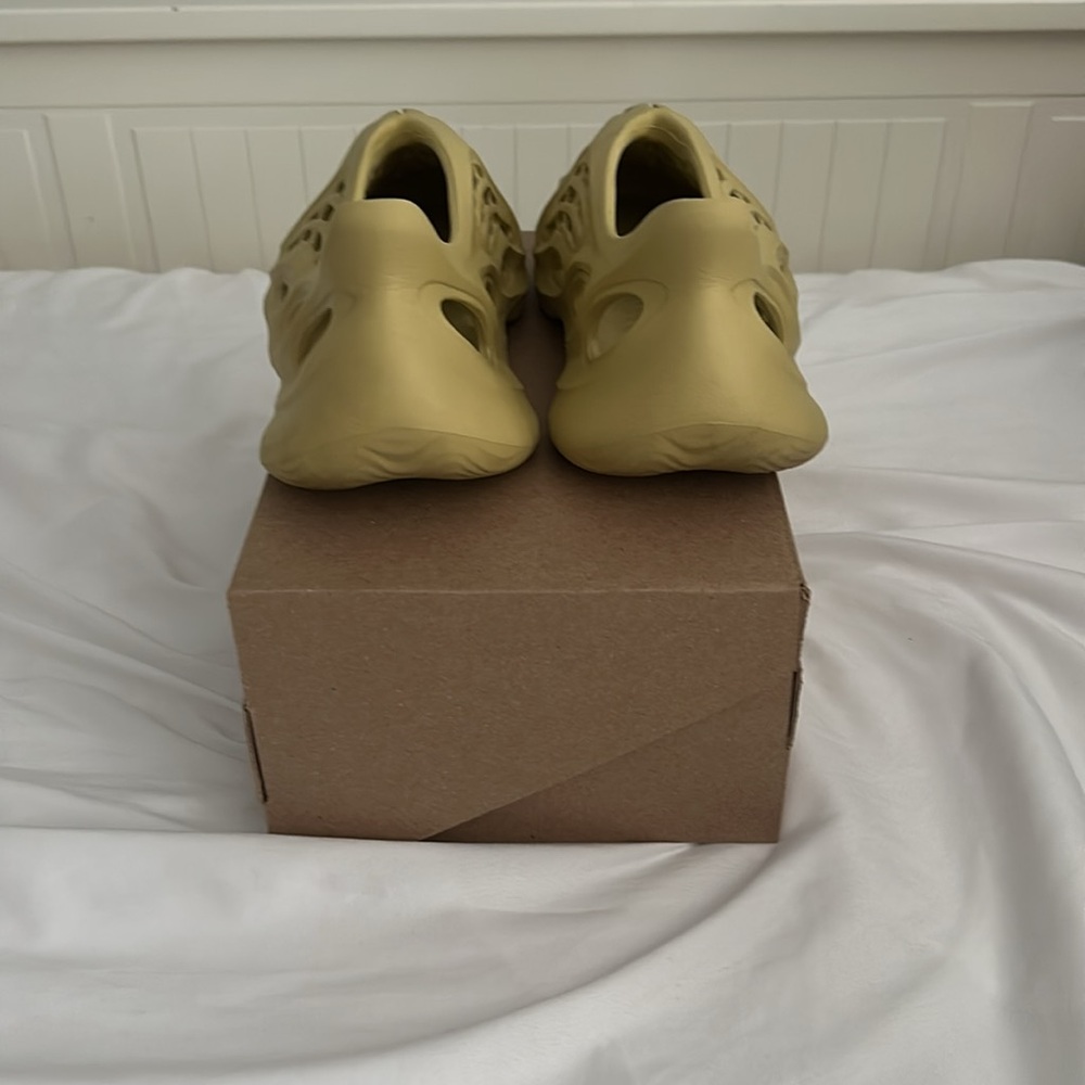 Yeezy Foam RNR - Picture 5 of 5